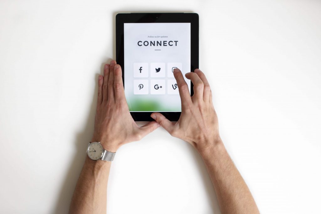 Connecting to social media platforms on a tablet